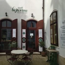 Bojtorina Vegan Kitchen Sopron - Külső kép