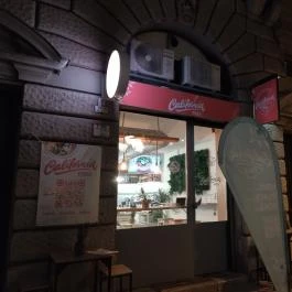 California Poké Bar Opera Budapest - Külső kép