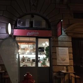 California Poké Bar Opera Budapest - Külső kép