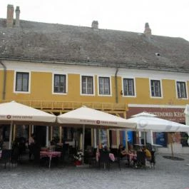 Kereskedőház Étterem és Kávézó Szentendre - Külső kép