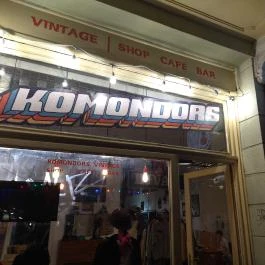 Komondors Vintage Shop & Café Budapest - Külső kép