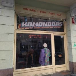 Komondors Vintage Shop & Café Budapest - Külső kép