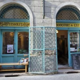 Massolit Books & Café Budapest - Külső kép