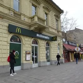 McDonald's - Széll Kálmán tér Budapest - Külső kép