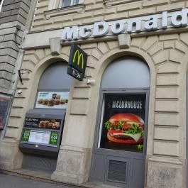 McDonald's - Oktogon Budapest - Külső kép