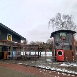 McDonald's Vác Vác - Külső kép