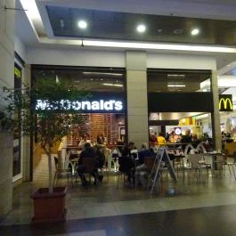 McDonald's - WestEnd City Center Budapest - Belső