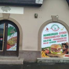 Pampalini Pizzeria Vác - Külső kép