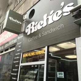 Richies Coffee & Sandwich Budapest - Külső kép