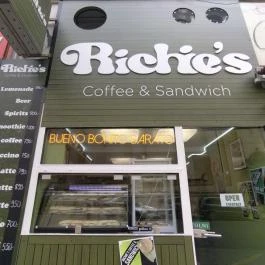 Richies Coffee & Sandwich Budapest - Külső kép