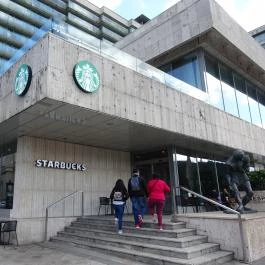 Starbucks - Apáczai Csere János utca Budapest - Külső kép