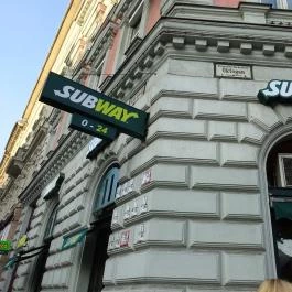 Subway - Oktogon Budapest - Külső kép