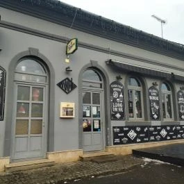 Utópia Pub Vác - Külső kép